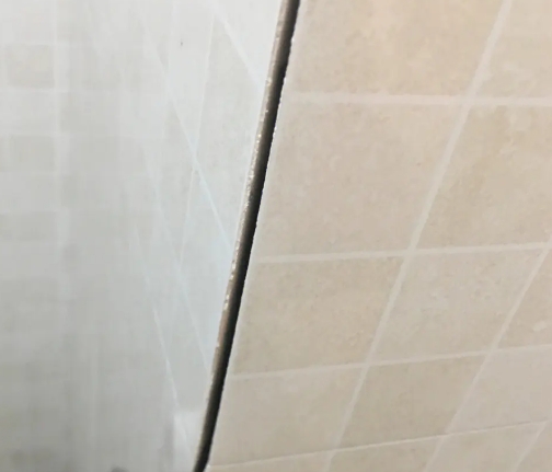 宝安瓷砖空鼓维修公司分享阳台瓷砖脱落的修复过程可以分为以下几个步骤