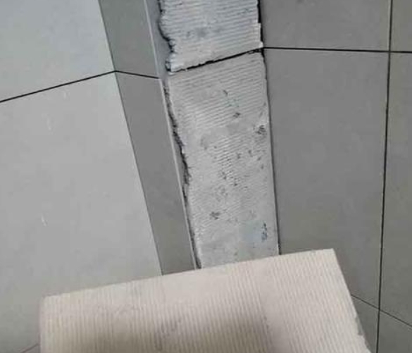 宝安瓷砖空鼓维修公司分享下厨房瓷砖脱落的补救措施。